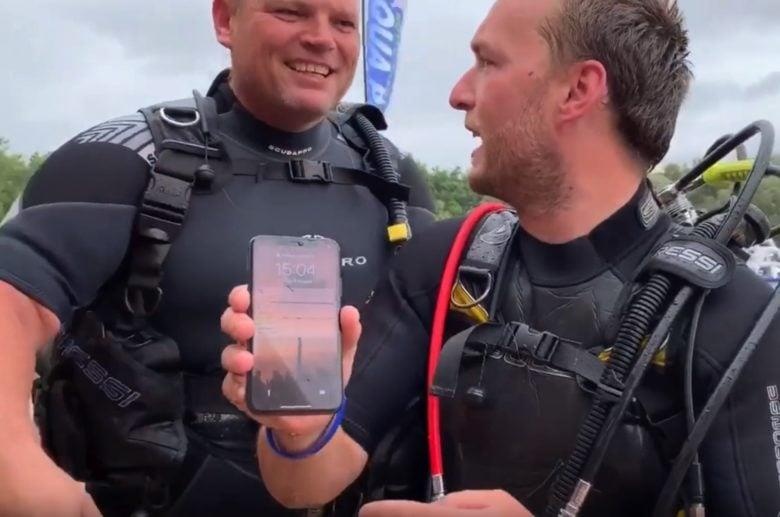 iPhone X song sot sau 2 ngay duoi ho nuoc hinh anh