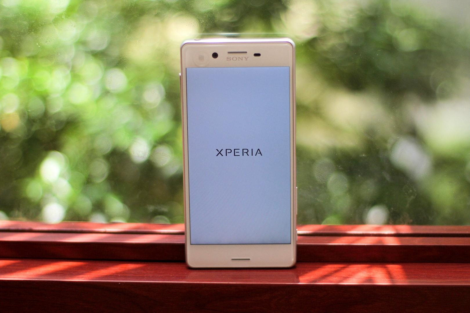 Ban khong noi 1 trieu may/quy, mang di dong cua Sony co dang vut di? hinh anh