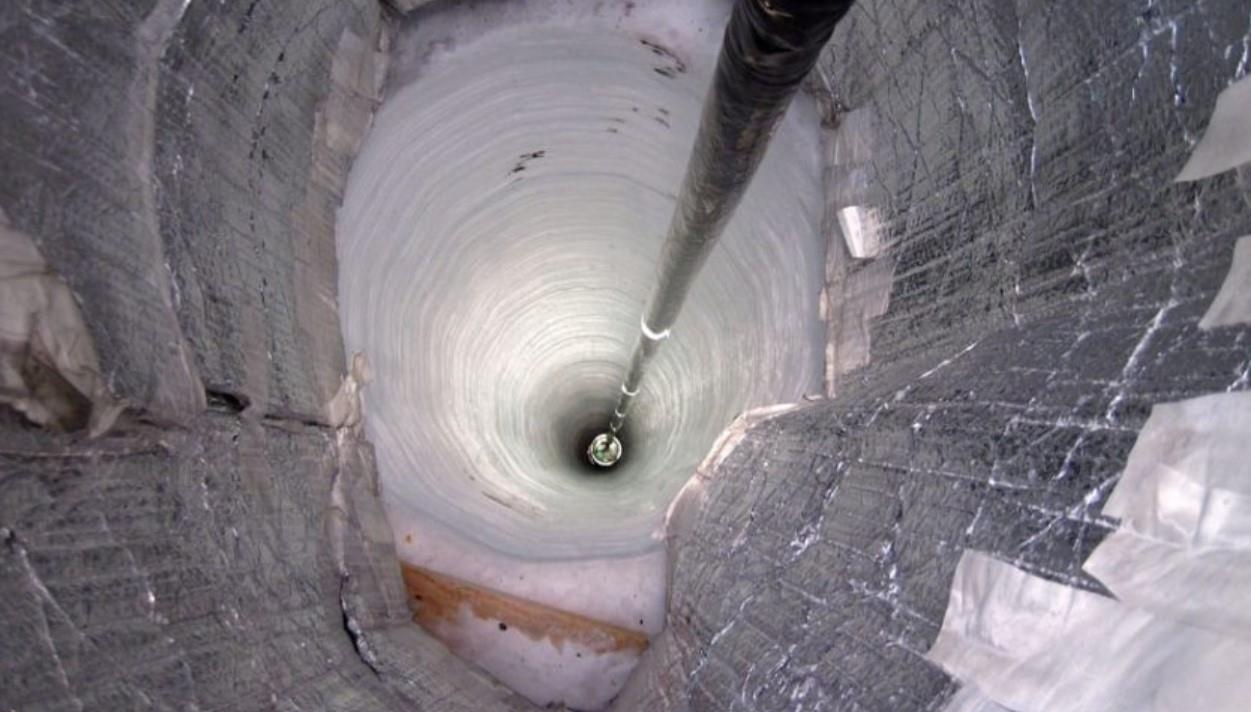 'Gieng dia nguc' sau nhat tren mat dat hien ra sao? hinh anh