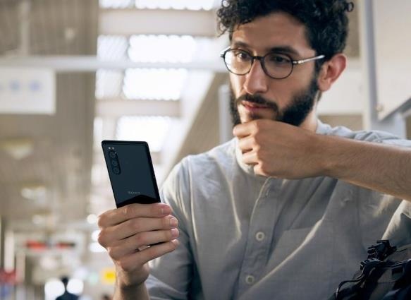 Sony 'hoi sinh' smartphone Xperia nho gon, cau hinh manh hinh anh