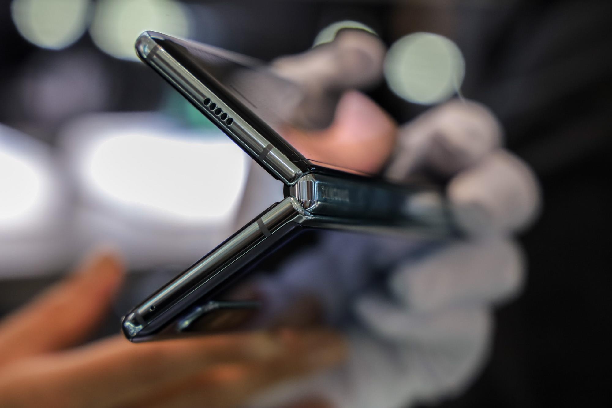 tren tay Samsung Galaxy Fold anh 7