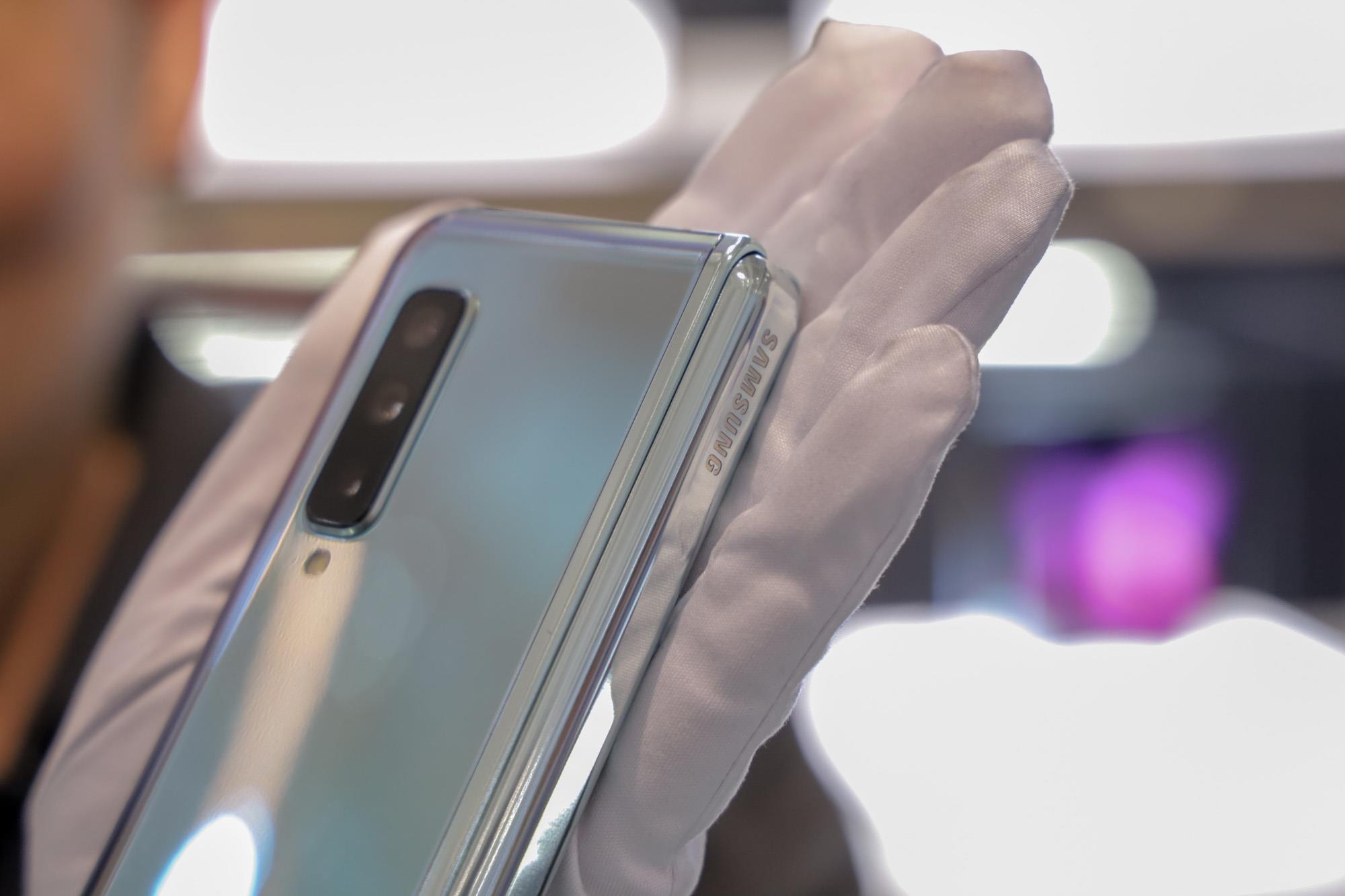 tren tay Samsung Galaxy Fold anh 8