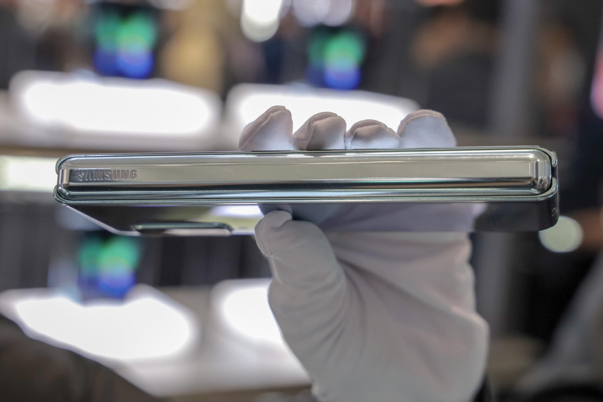 tren tay Samsung Galaxy Fold anh 9