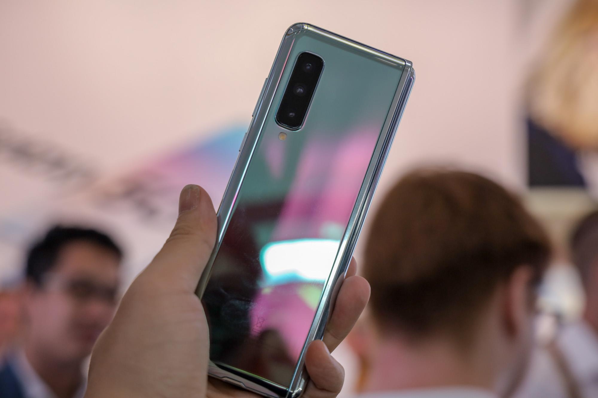 tren tay Samsung Galaxy Fold anh 10