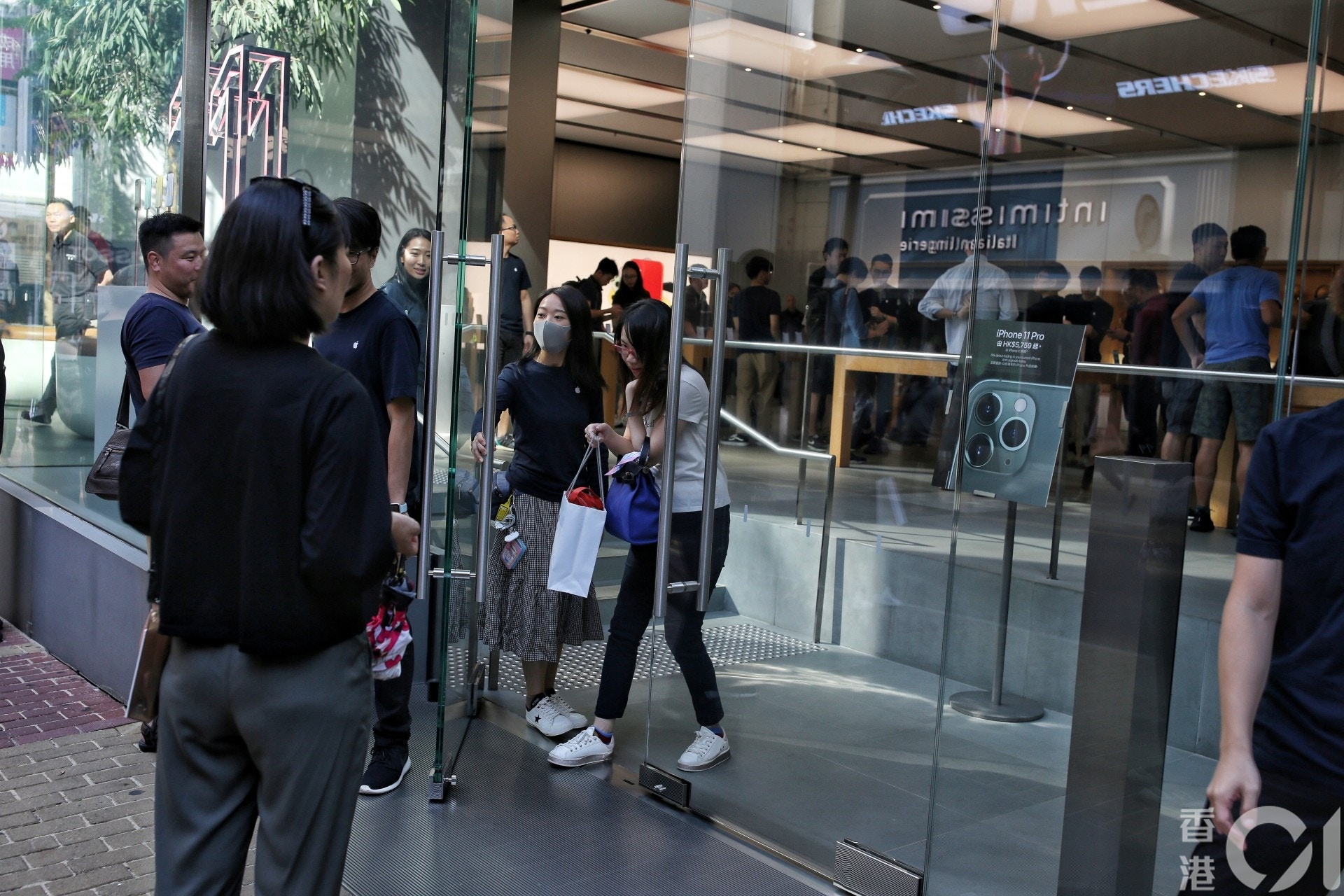 Hong Kong ban iPhone 11 anh 9