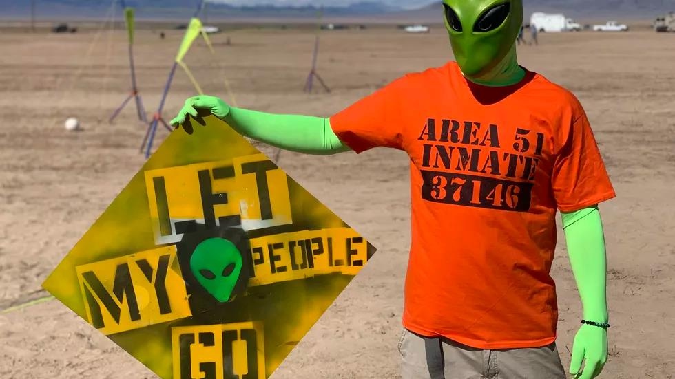 le hoi alienstock an theo area 51 anh 13