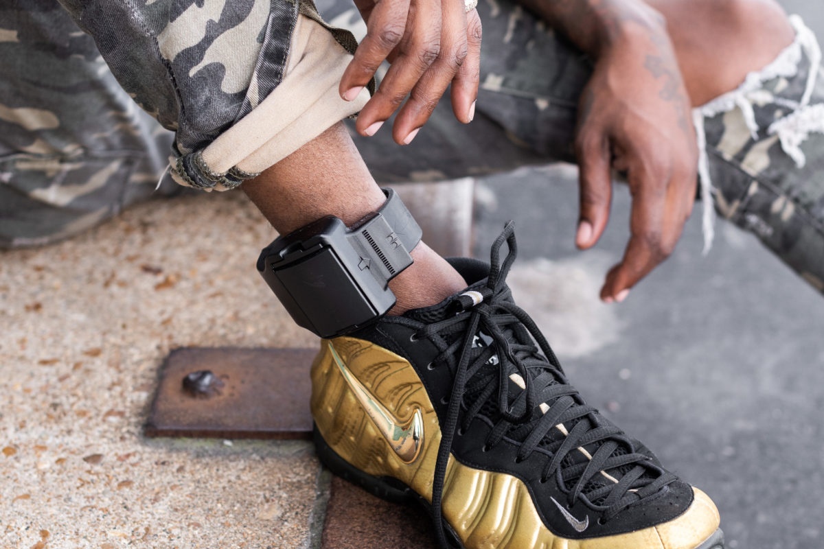 vì sao công chúa huawei đeo thiết bị giám sát ở cổ chân ảnh 2 vi sao cong chua huawei deo thiet bi giam sat o co chan anh 2