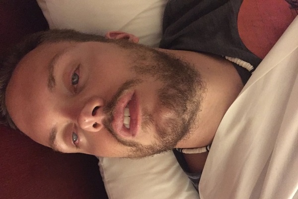 vi sao chung ta ngu mo mat anh 1