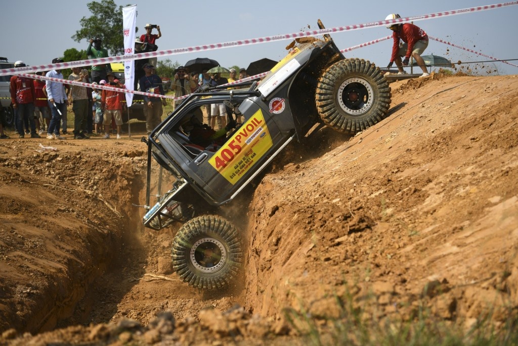 'Choi offroad ma cho nhu di thi bang lai' hinh anh