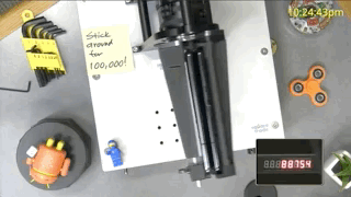 Galaxy Fold khong ben nhu Samsung quang cao hinh anh