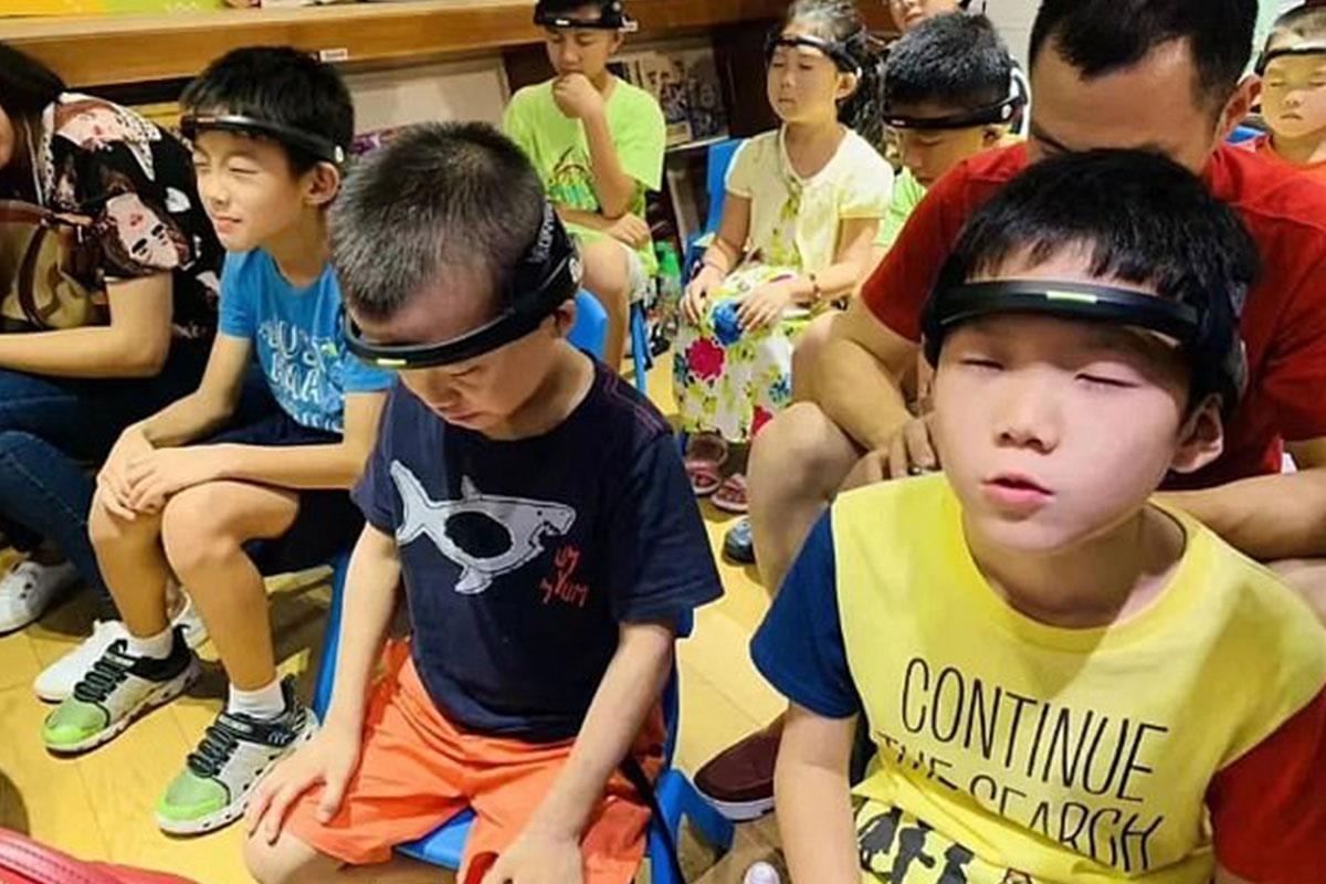 Trung Quoc ngung du an deo 'vong kim co' cho hoc sinh hinh anh