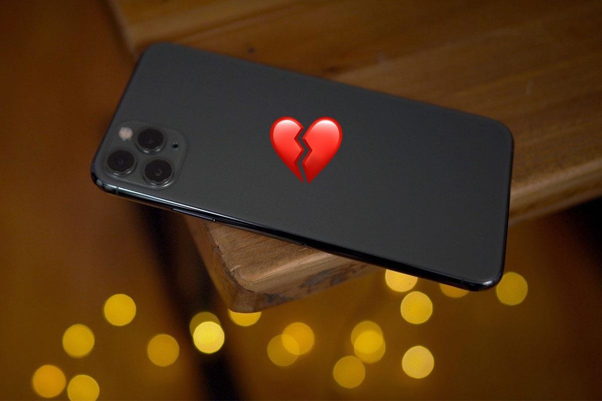 Chang trai bat ngo nhan tin nhan Valentine tu nguoi yeu da chet hinh anh