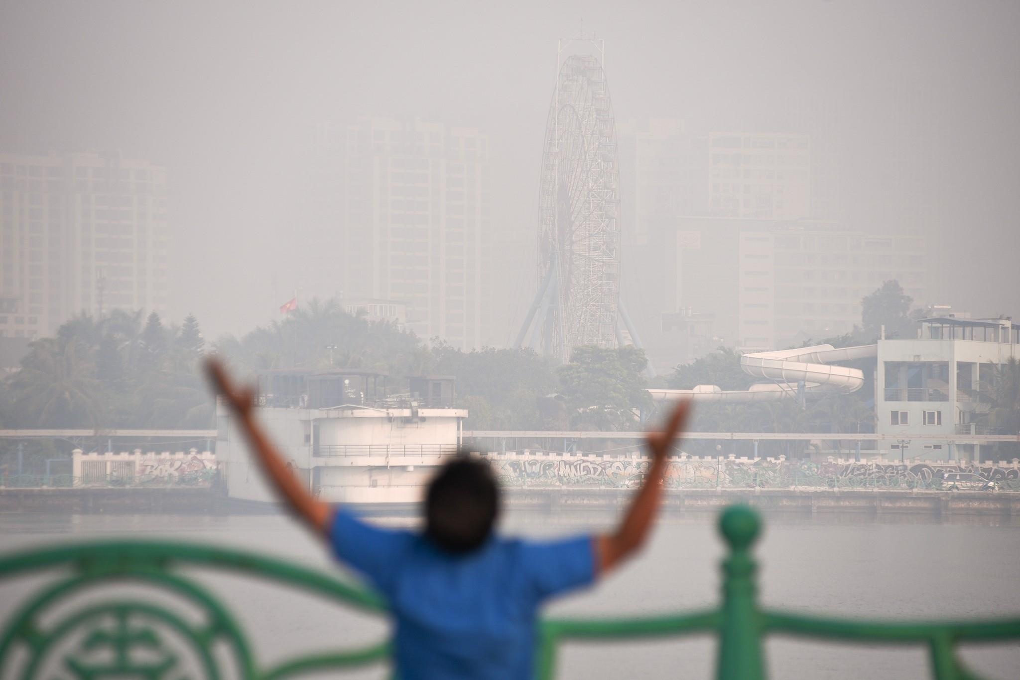 Ha Noi o nhiem nang, nen chon may loc khong khi nhu the nao? hinh anh