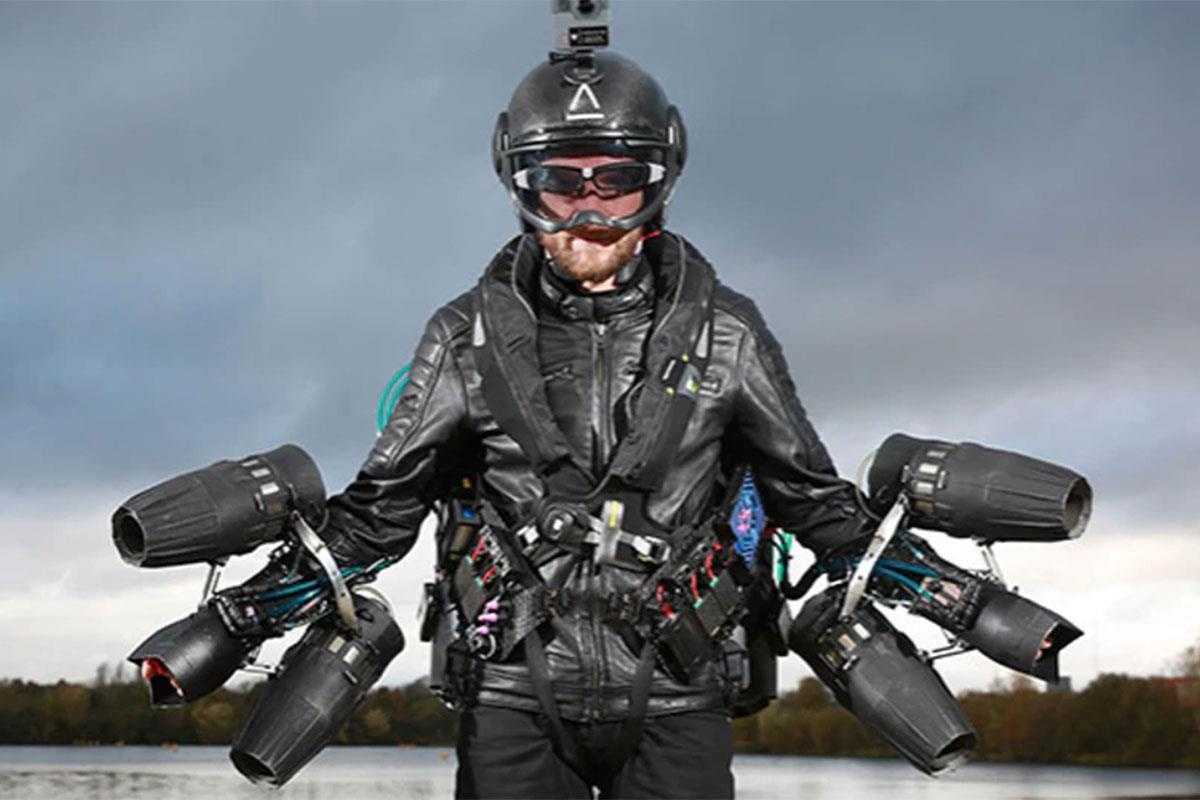 'Iron Man' nguoi Anh bay voi toc do 136 km/h hinh anh