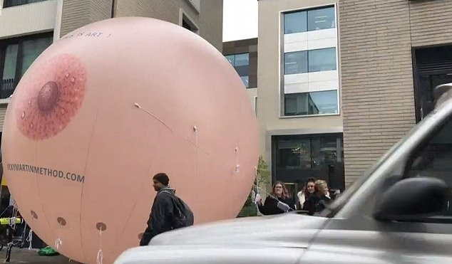 Bi chan sai, nguoi phu nu mang bau nguc gia phan doi Facebook hinh anh