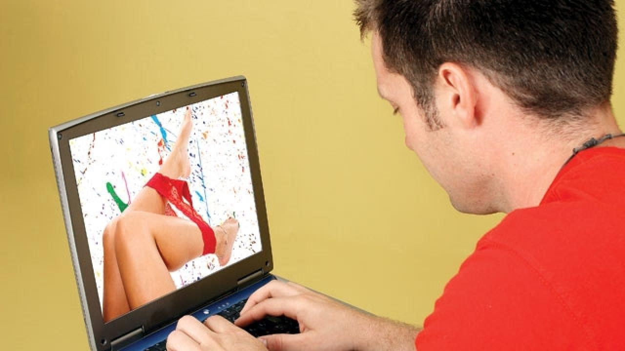 Xem phim khieu dam online, ban phai tra gia nhung gi? hinh anh