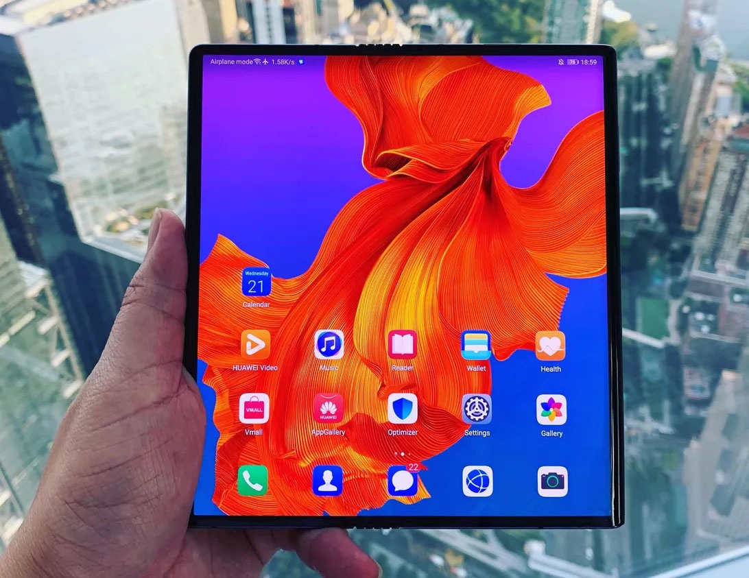 Chi phi sua man hinh Huawei Mate X ngang 1 chiec iPhone 11 Pro hinh anh