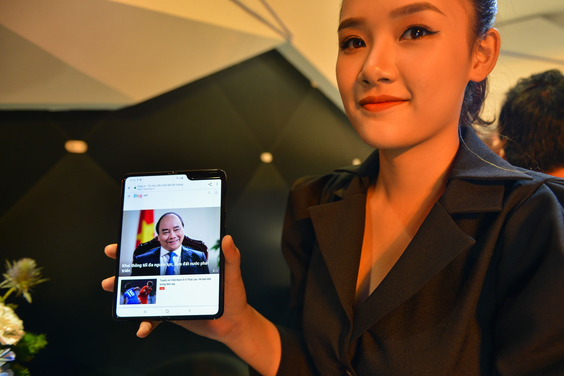 gia Samsung galaxy fold tai viet nam anh 1