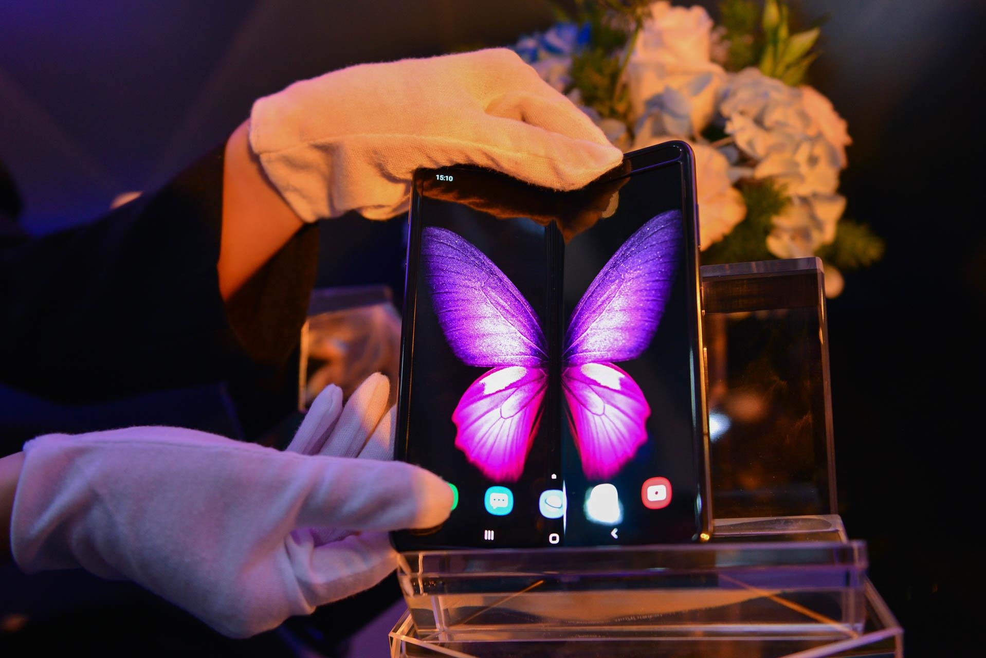 Samsung va Huawei chon cach 'la' de ban sieu pham mua cuoi nam hinh anh