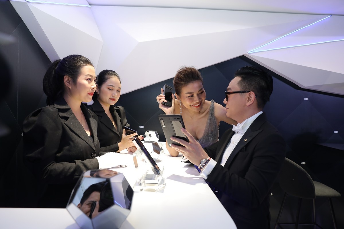 dạ tiệc sang trọng chào đón Samsung Galaxy Fold ảnh 7 da tiec sang trong chao don Samsung Galaxy Fold anh 7