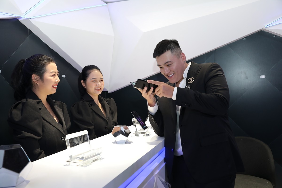 dạ tiệc sang trọng chào đón Samsung Galaxy Fold ảnh 9 da tiec sang trong chao don Samsung Galaxy Fold anh 9