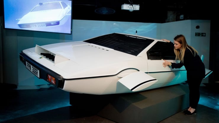 Mua xe dong nat 100 USD, ban lai cho Elon Musk gia 1 trieu USD hinh anh