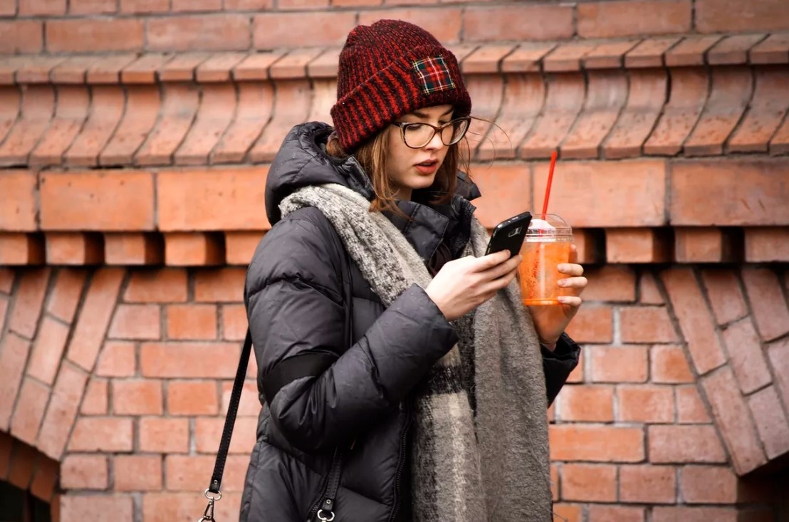 chấn thương cổ gia tăng vì iphone ảnh 1 chan thuong co gia tang vi iphone anh 1