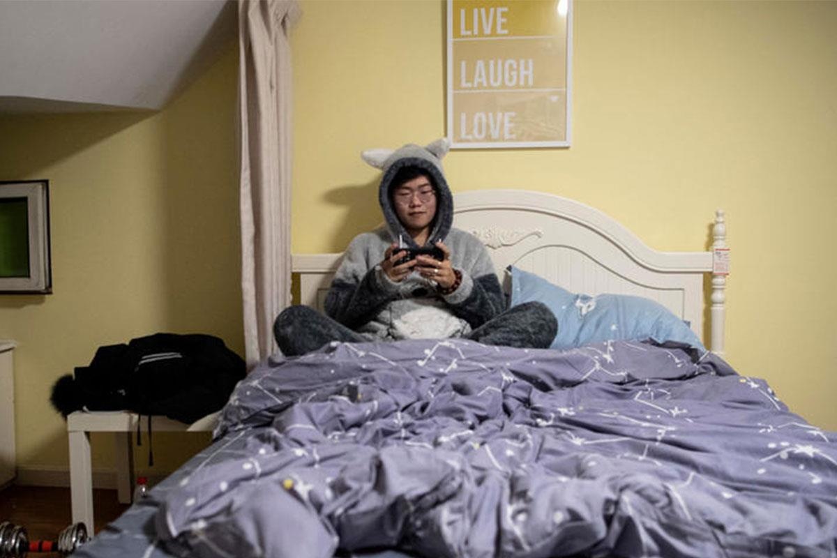 Nhung co gai doc than thue ban trai ao de tam su o Trung Quoc hinh anh