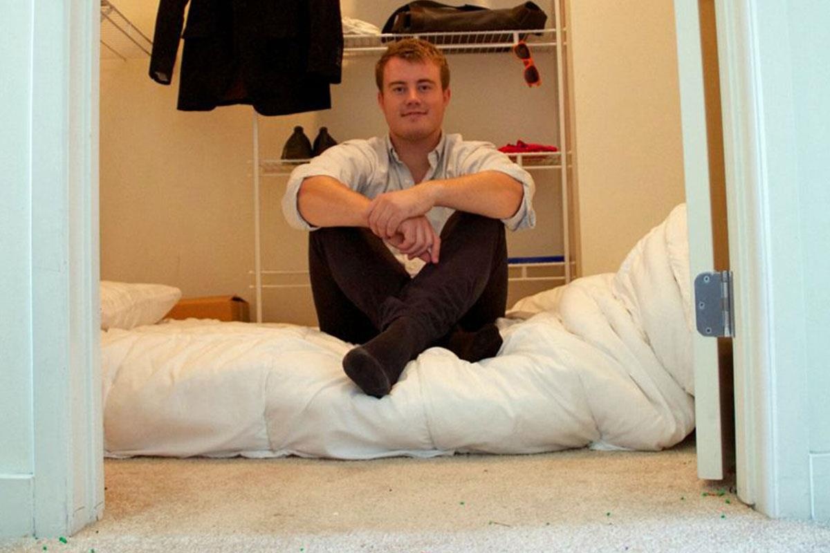 Ong chu startup nhan trieu USD tung song trong mot chiec tu hinh anh