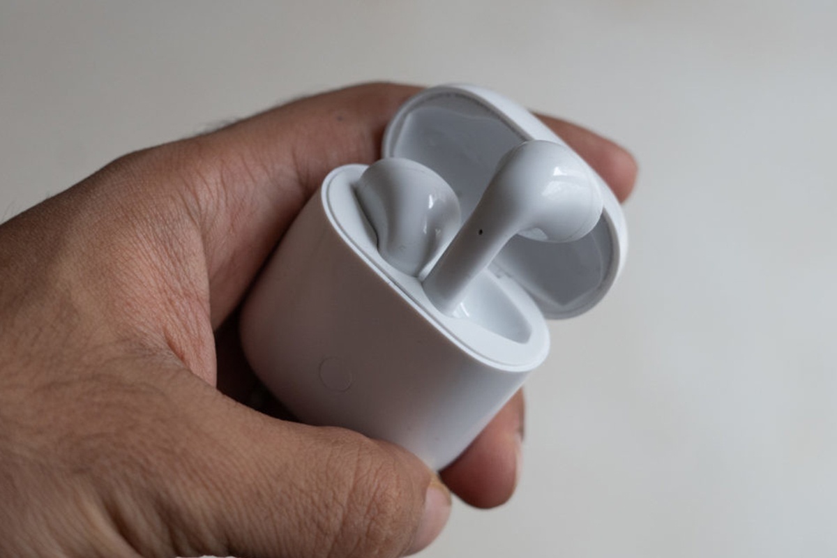 Cac hang nen dung ngay viec ra tai nghe nhai AirPods? hinh anh