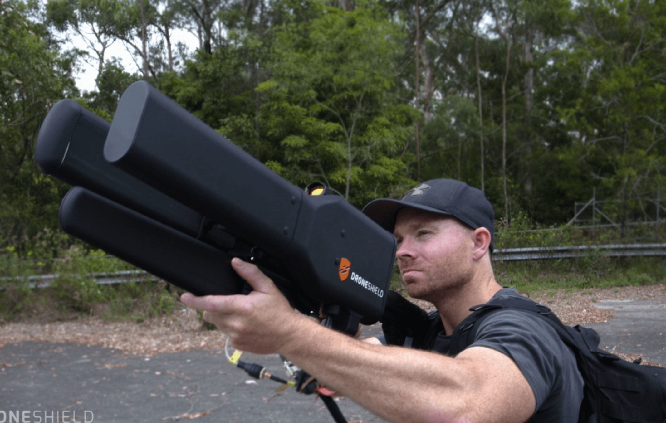 Vi sao phai dung sung chuyen dung moi ban ha duoc drone? hinh anh