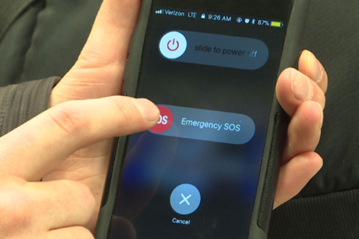 Thoat yeu rau xanh nho tinh nang SOS cua iPhone hinh anh