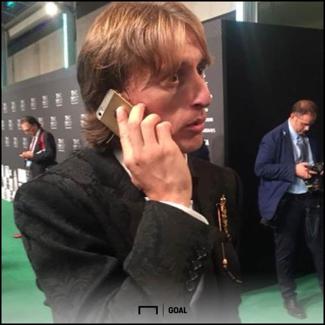 ronaldo va cac sao bong da dung iPhone cu anh 7