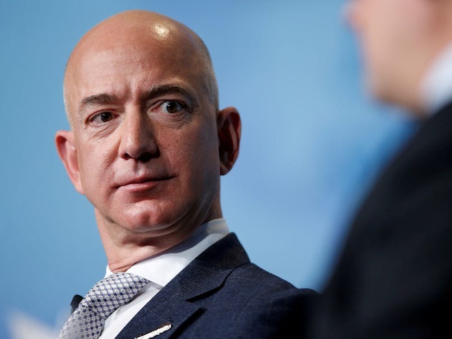 ceo amazon ty phu jeff bezos bi hack dien thoai tren whatsapp anh 1