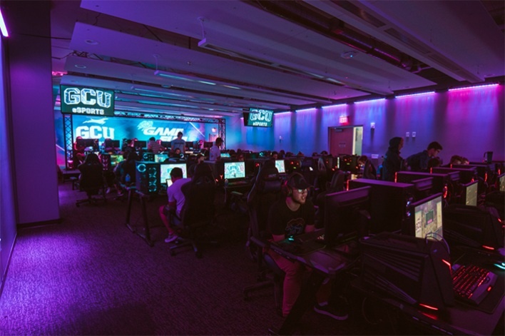 truong dai hoc cho sinh vien choi game anh 1