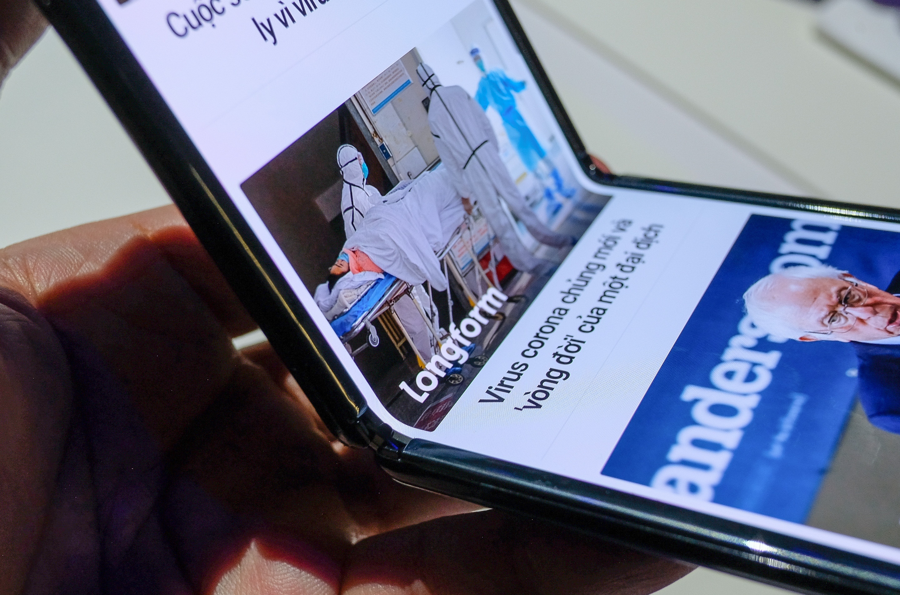 samsung galaxy z flip do ben smartphone man hinh gap anh 3