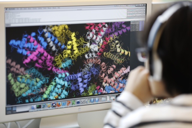 Dung may tinh cua ban gop suc chong dich Covid-19 hinh anh