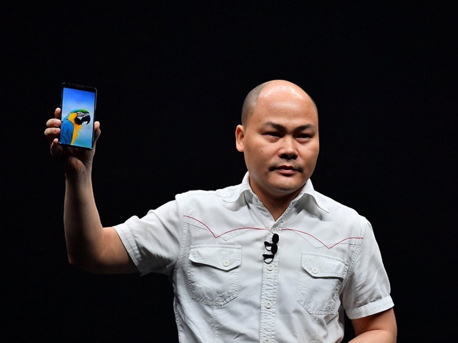 Bphone 4 ra mat online, khong co khan gia vo tay hinh anh