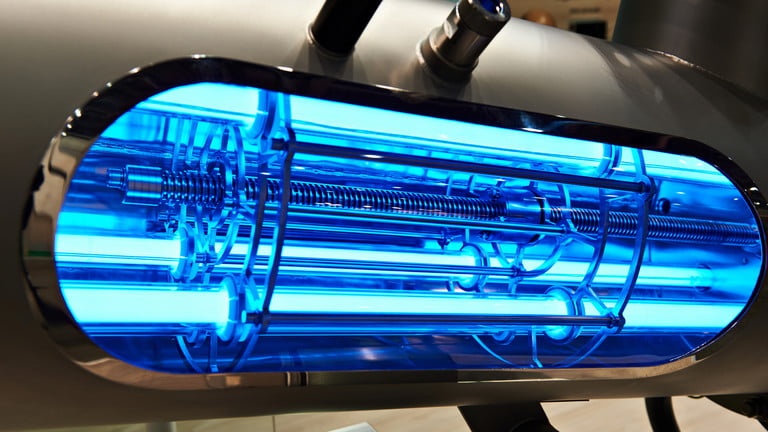 dung tia cuc tim diet virus corona anh 1