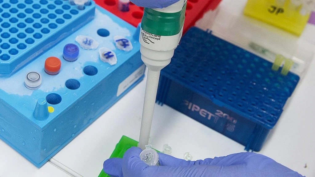 Vaccine chong Covid-19 moi tu Australia hinh anh