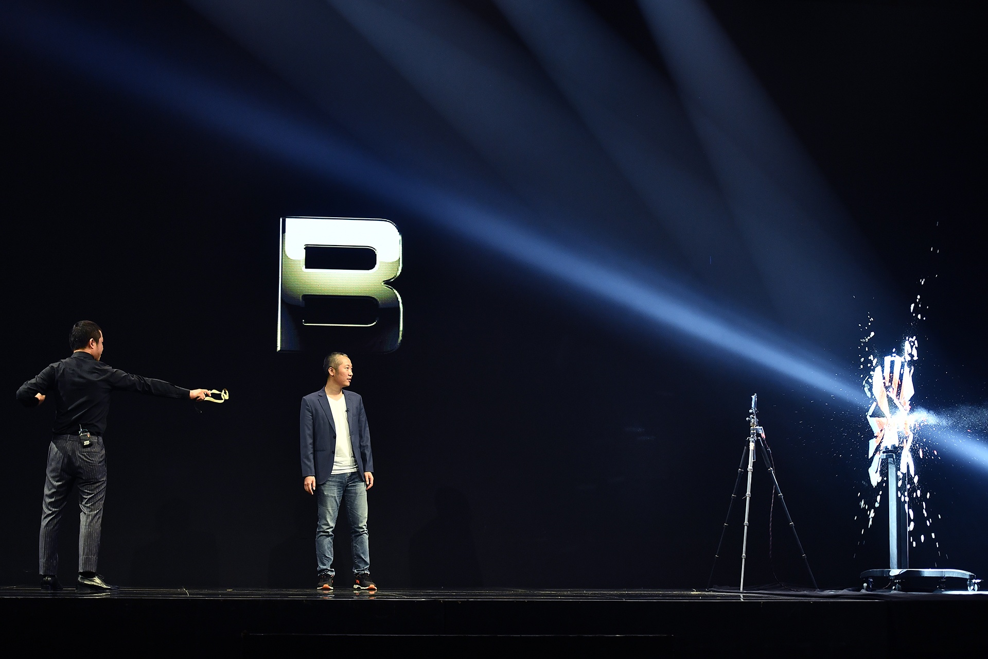 ra mat bphone b86 anh 3