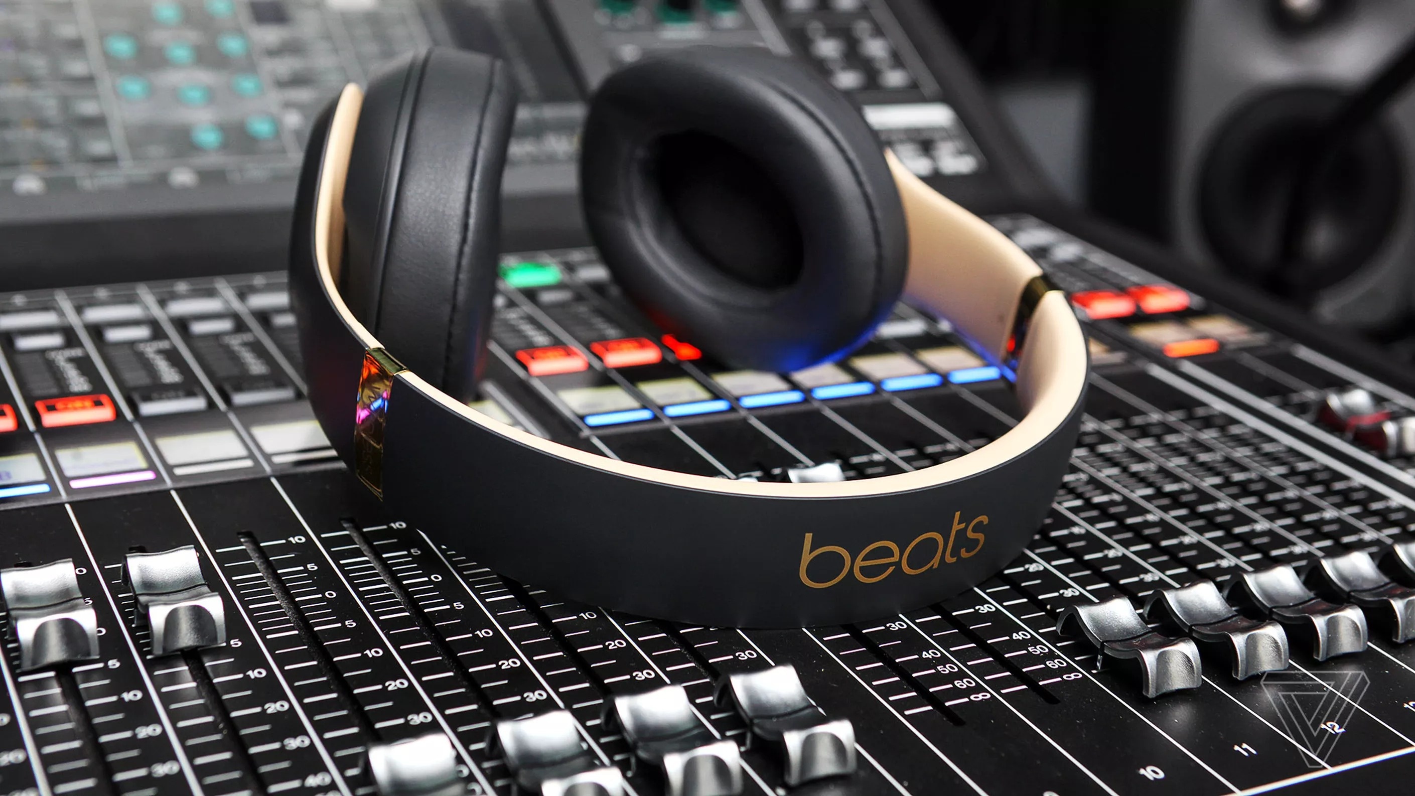 tai nghe airpods studio san xuat tai viet nam anh 3