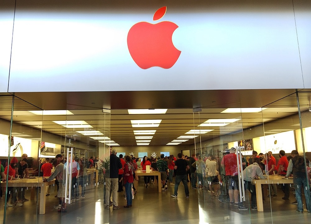 Apple doi pho voi nan pha hoai, an cap cua hang tai My hinh anh