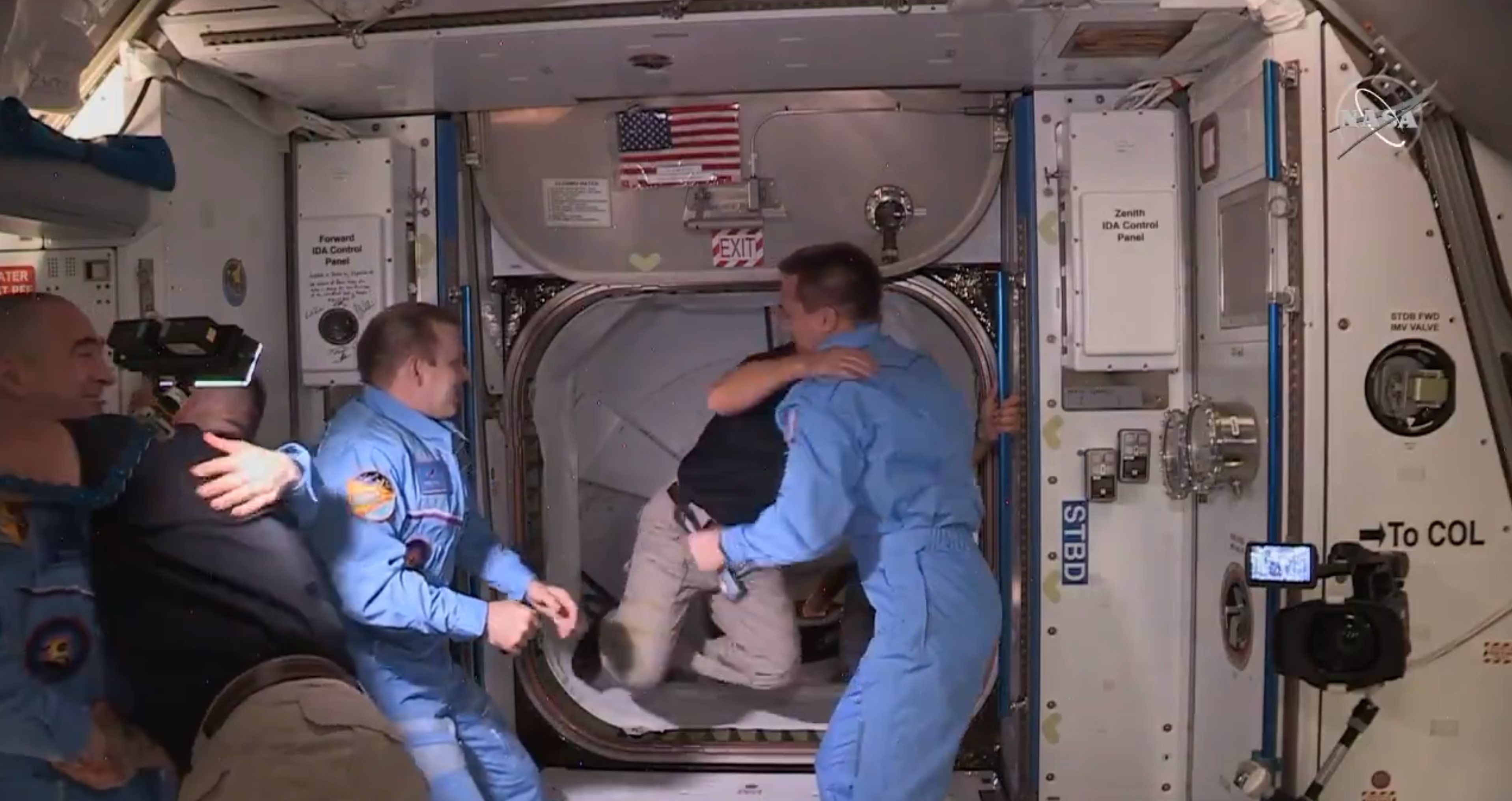 tau vu tru spacex noi tram iss anh 7