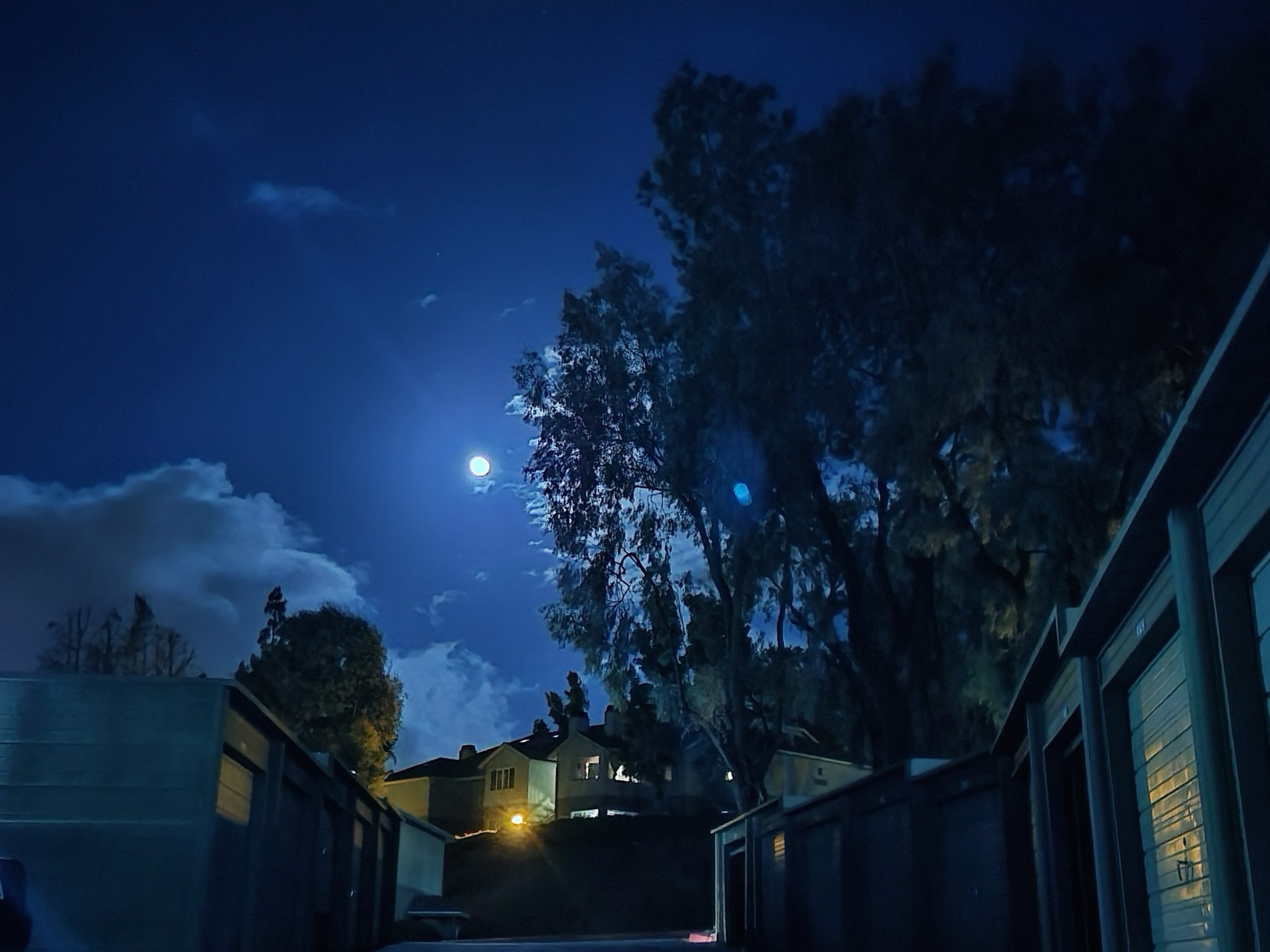 hinh anh nguyet thuc nua toi anh 3