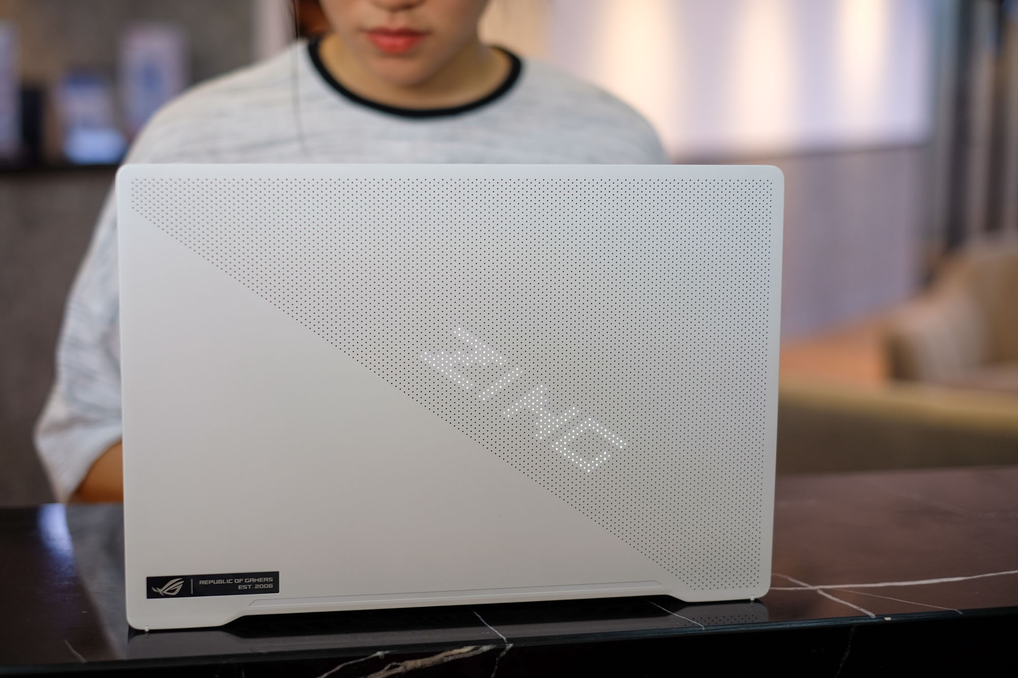 laptop choi game rog zephyrus g14 anh 1