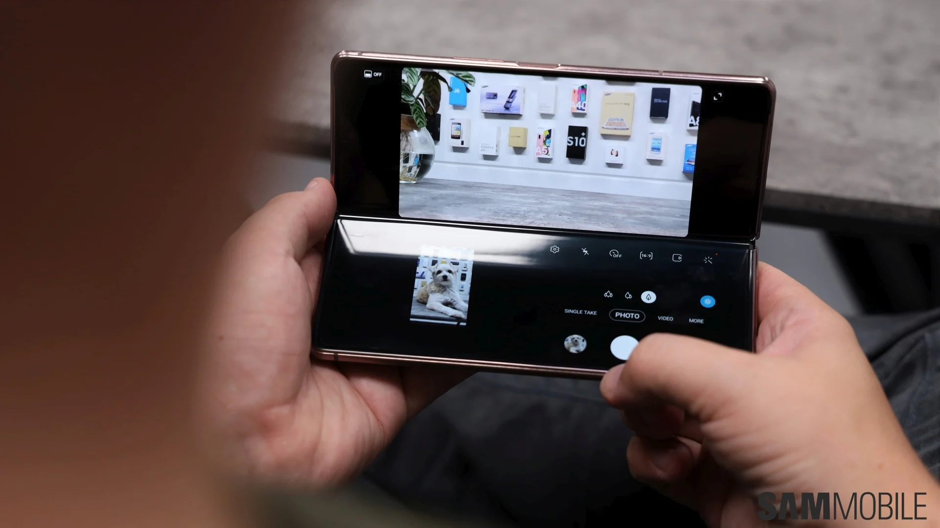 Samsung ra mat Galaxy Z Fold2 anh 2