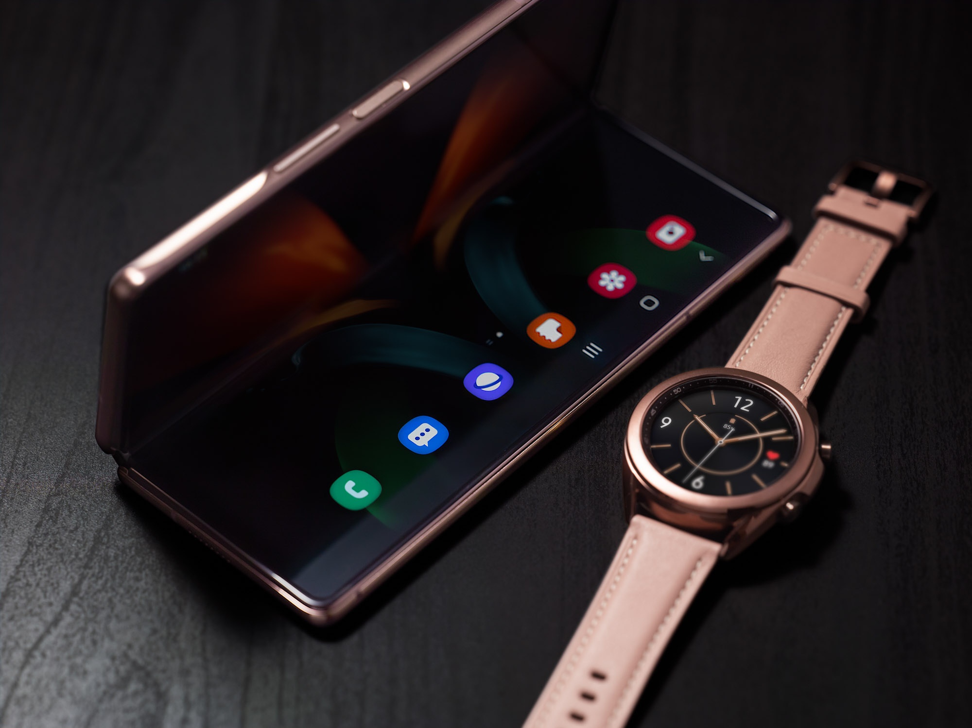 Tren tay Samsung Galaxy Z Fold2 anh 5