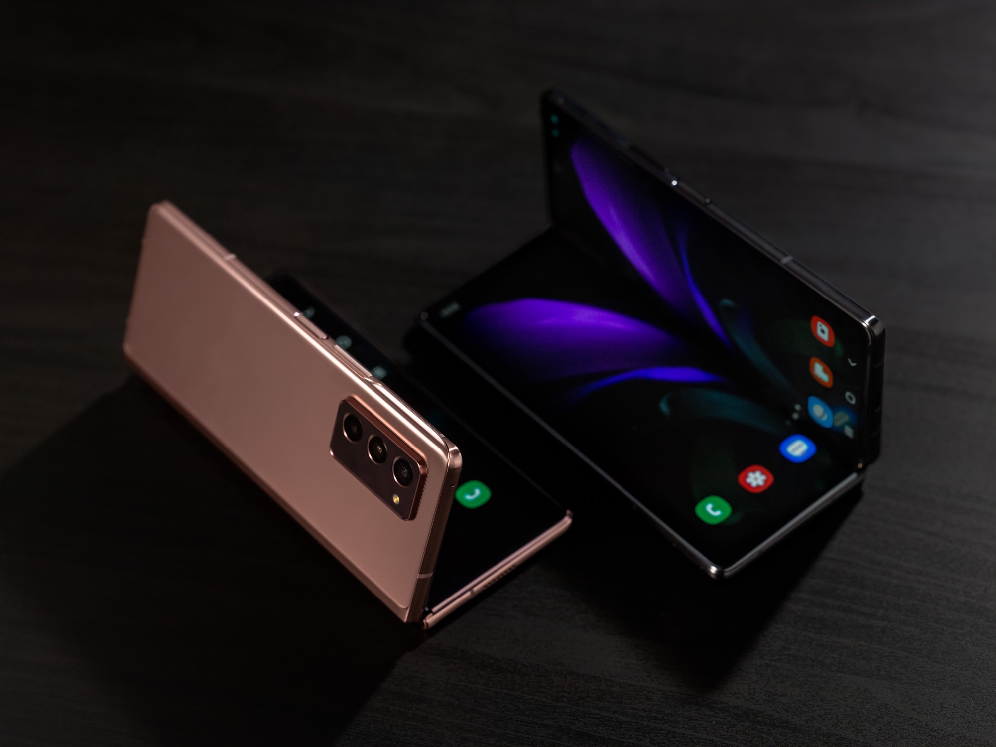 Tren tay Samsung Galaxy Z Fold2 anh 7