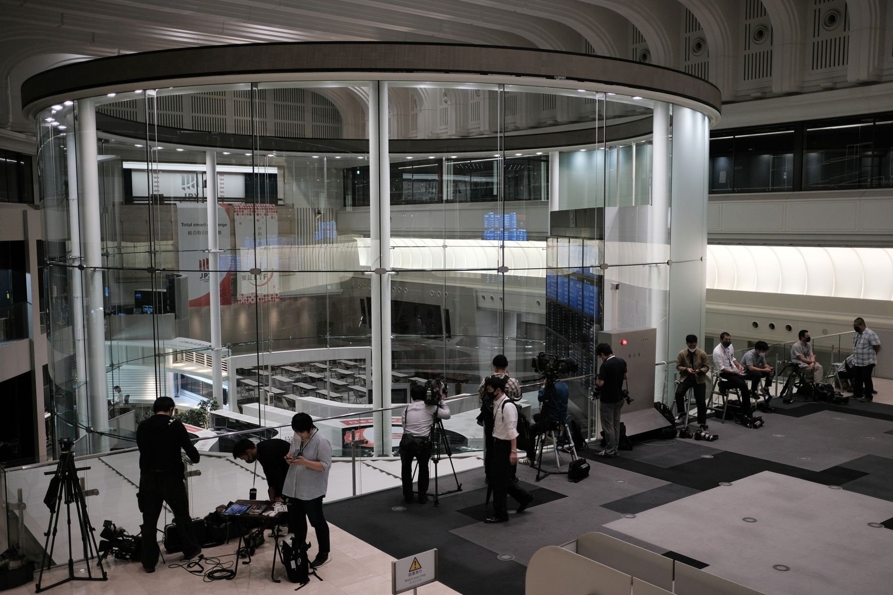 he thong may tinh giao dich chung khoan nhat ban anh 3